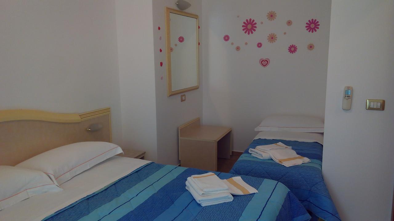 Residenza Melucci Aparthotel ริมินี ภายนอก รูปภาพ